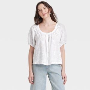Universal Thread Women’s Floral Embroidered Blouse